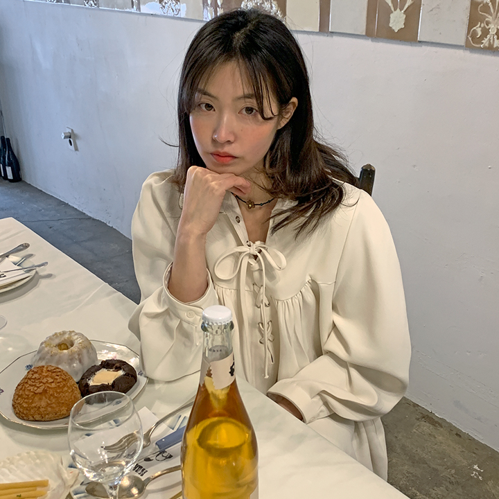 프롬비기닝 - 비치 플라워비즈네크리스 (2color)