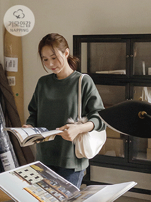 지호 메탈 트임 맨투맨 [기모]