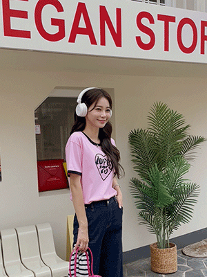 무니 레터링 배색 티셔츠