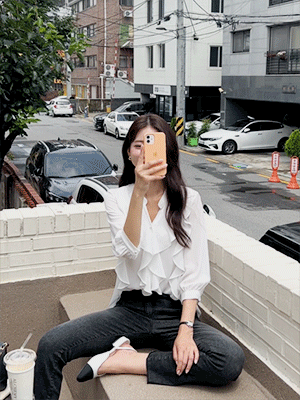 바이유 프릴 쉬폰 블라우스